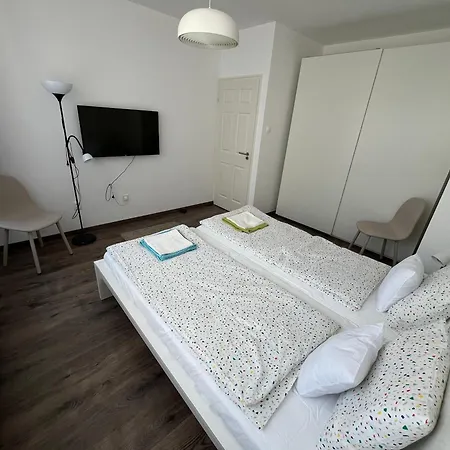 Debreceni Nagyerdei - Ingyenes Zart Parkoloval Daire Debrecen